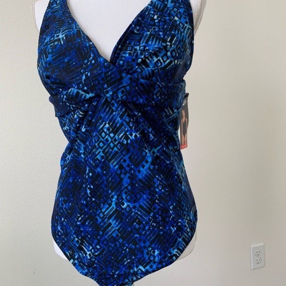 Swimsuit - Picture 1 of 8